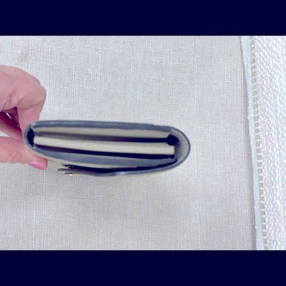 LV Sarah Wallet - Picture 8 of 13